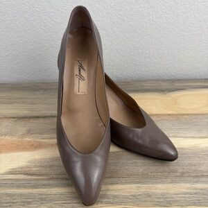 Amalfi Taupe Leather Pumps Size 8 AA